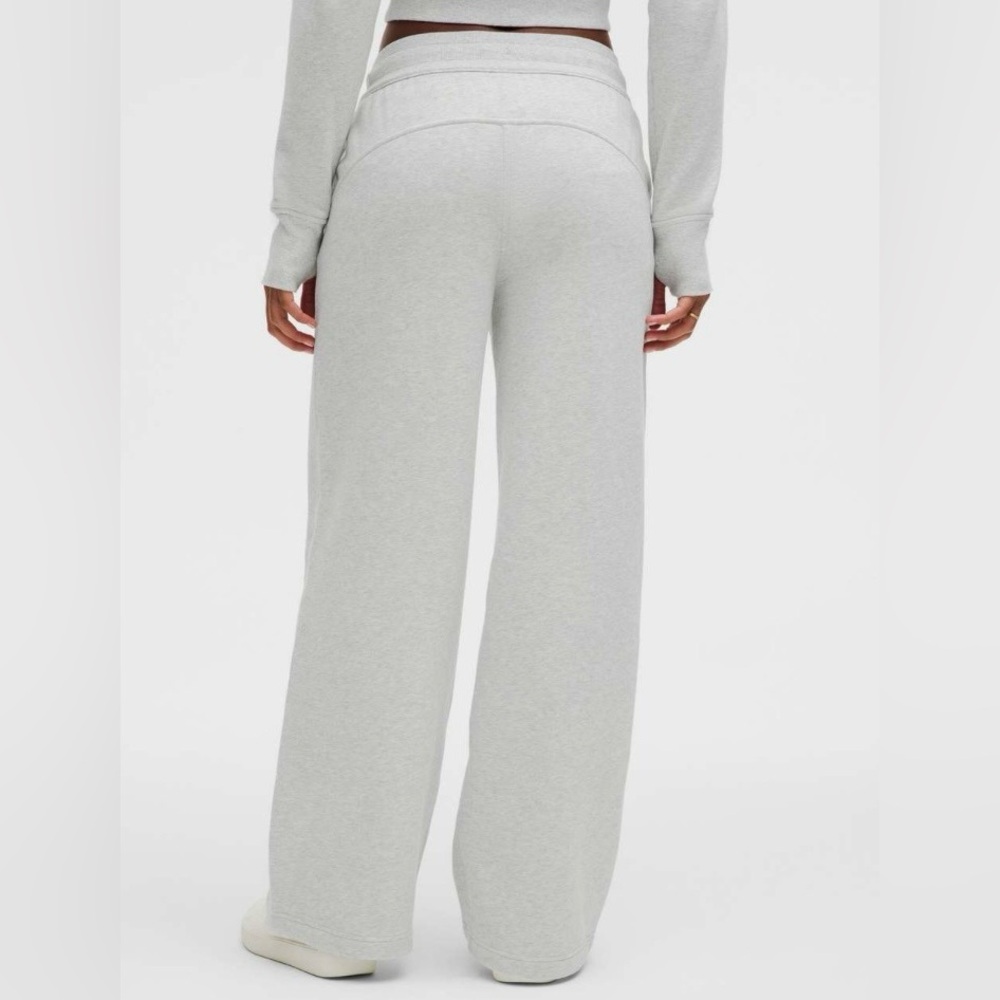 Women’s Lululemon Sweatpants Size 6 - Picture 2 of 7